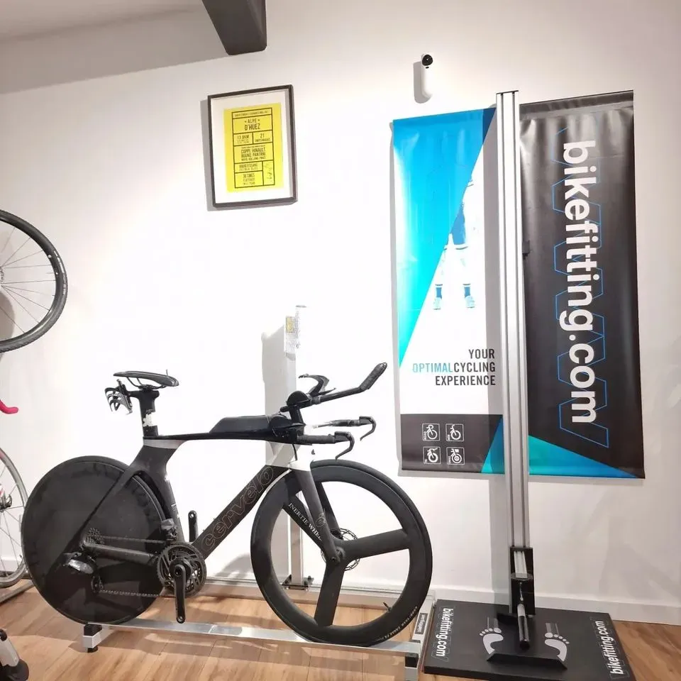 présentation d'un vélo en magasiwebp